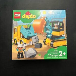 LEGO DUPLO Town Truck & Tracked Excavator Construction Vehicle 10931